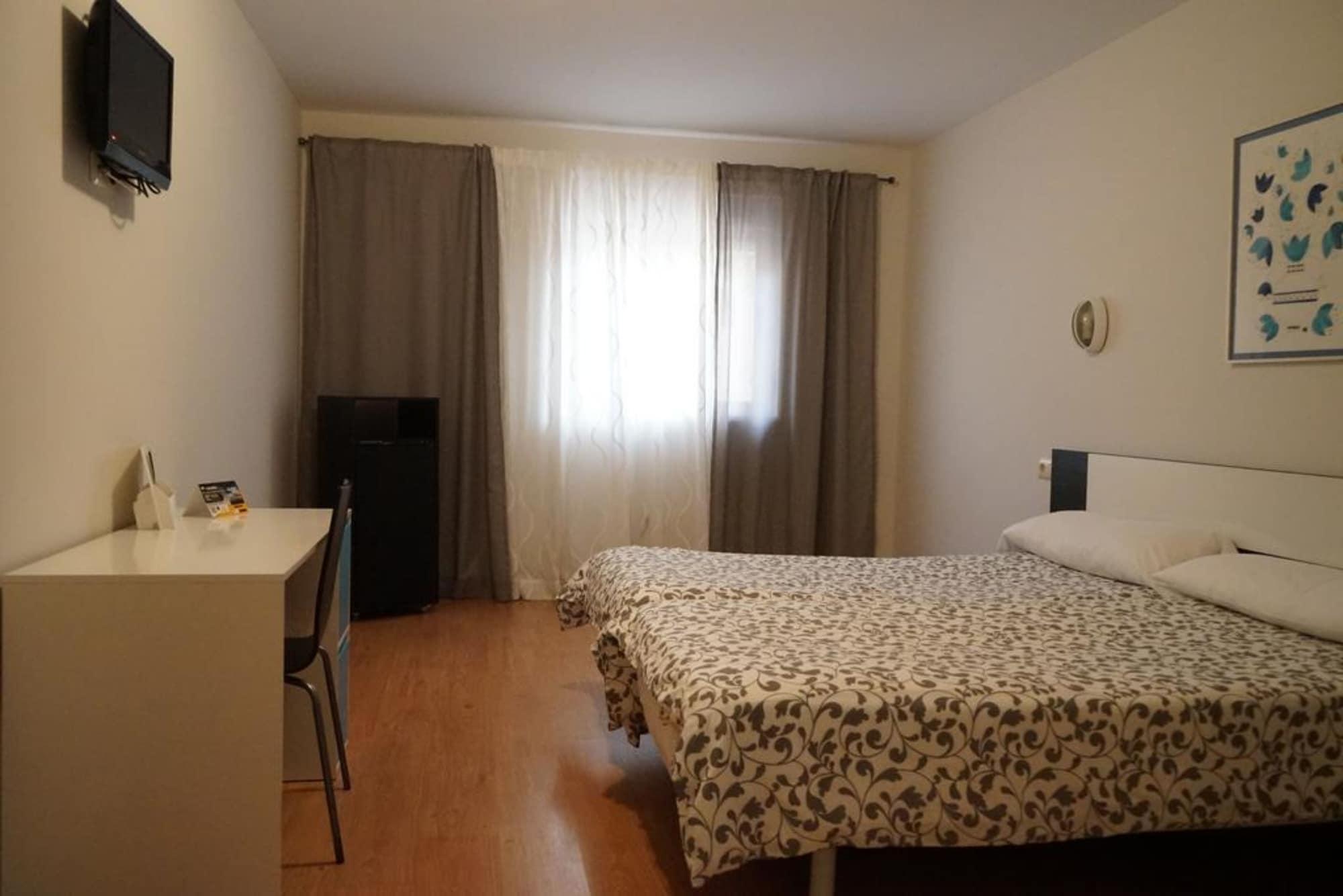 Ahc Hoteles Caces Extérieur photo