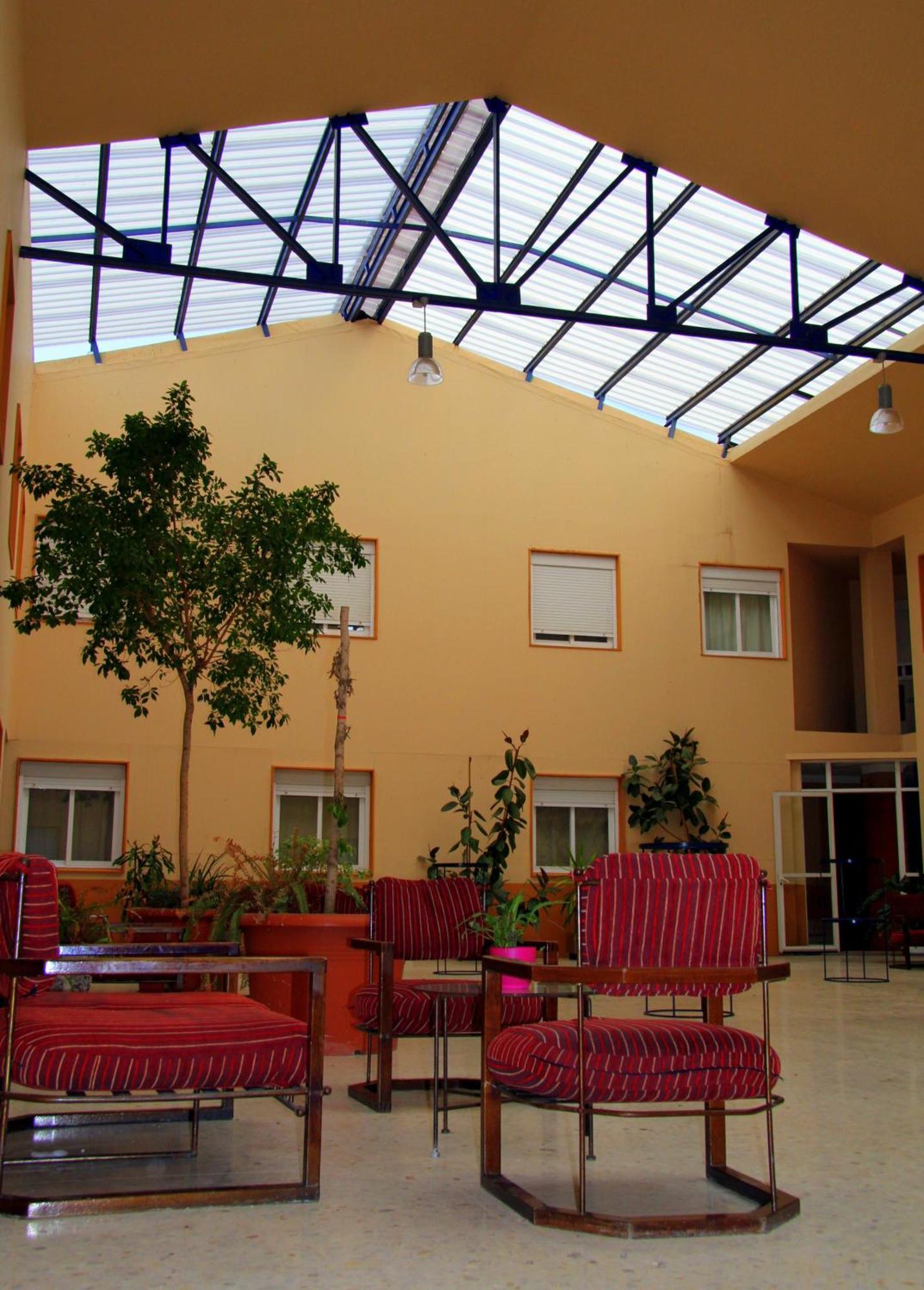 Ahc Hoteles Caces Extérieur photo