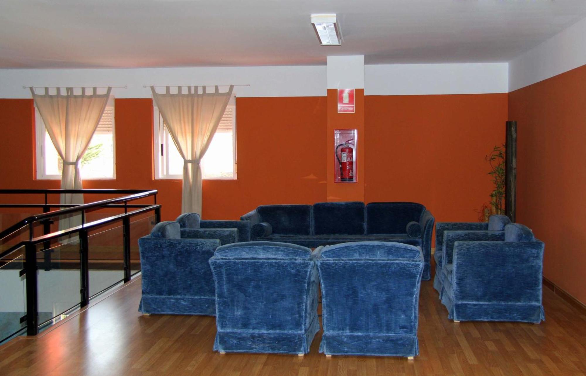 Ahc Hoteles Caces Extérieur photo