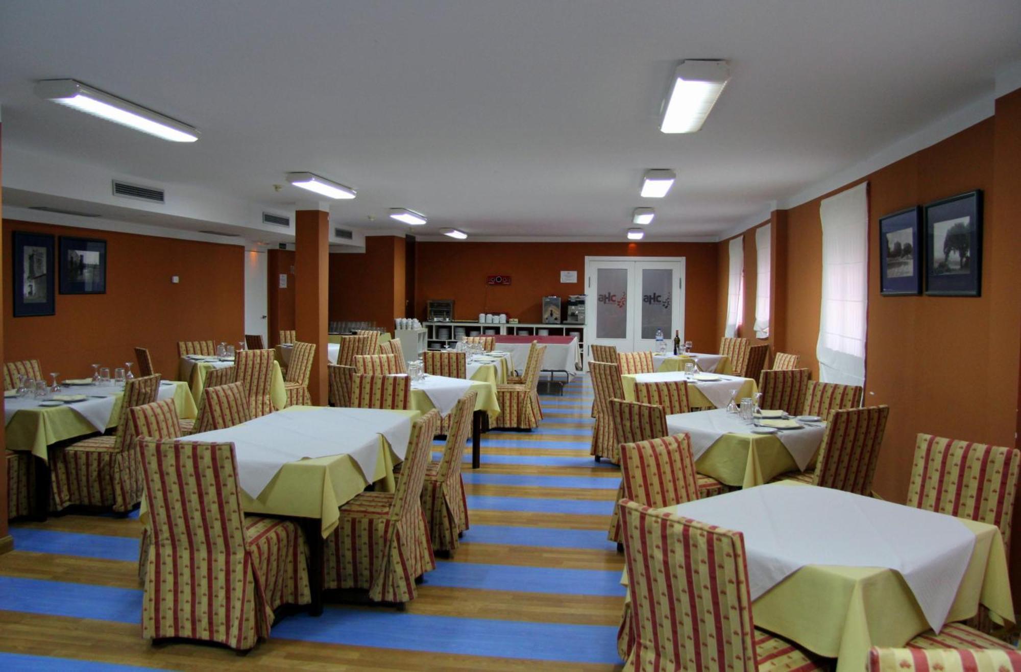 Ahc Hoteles Caces Extérieur photo