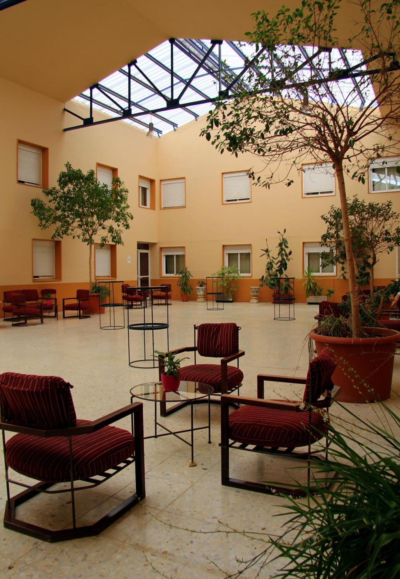 Ahc Hoteles Caces Extérieur photo