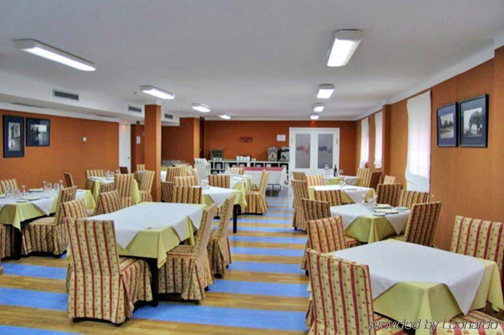 Ahc Hoteles Caces Restaurant photo