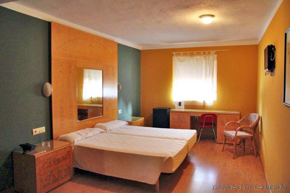 Ahc Hoteles Caces Chambre photo