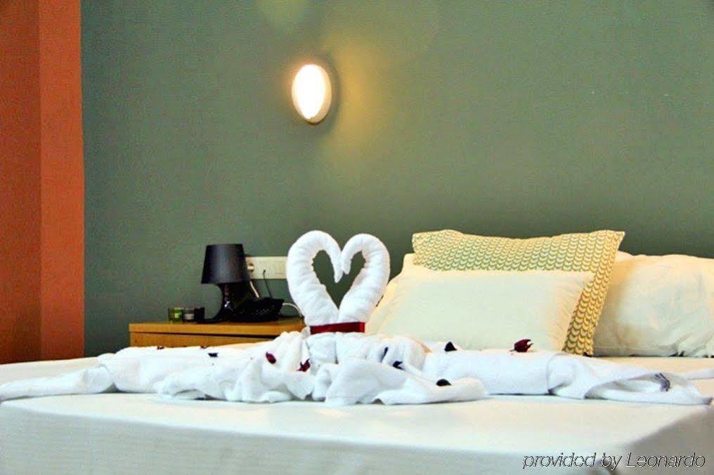 Ahc Hoteles Caces Chambre photo