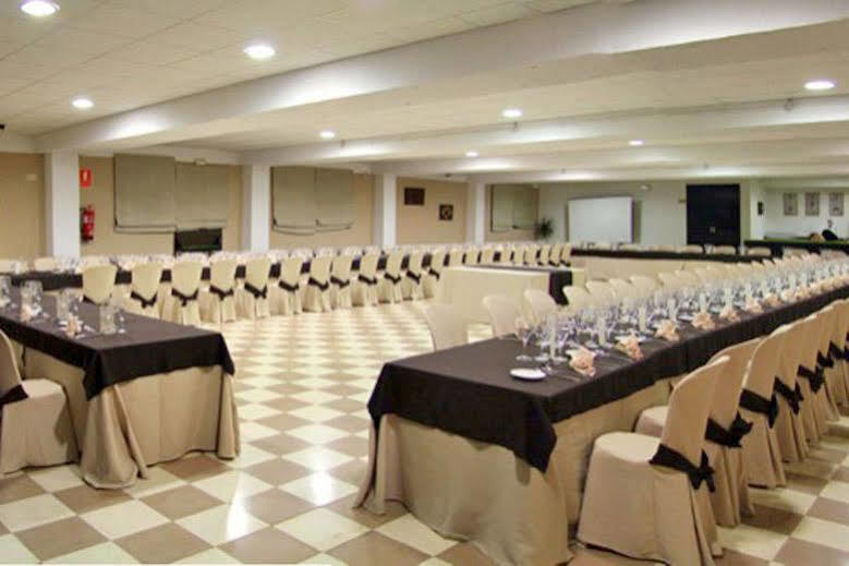 Ahc Hoteles Caces Extérieur photo