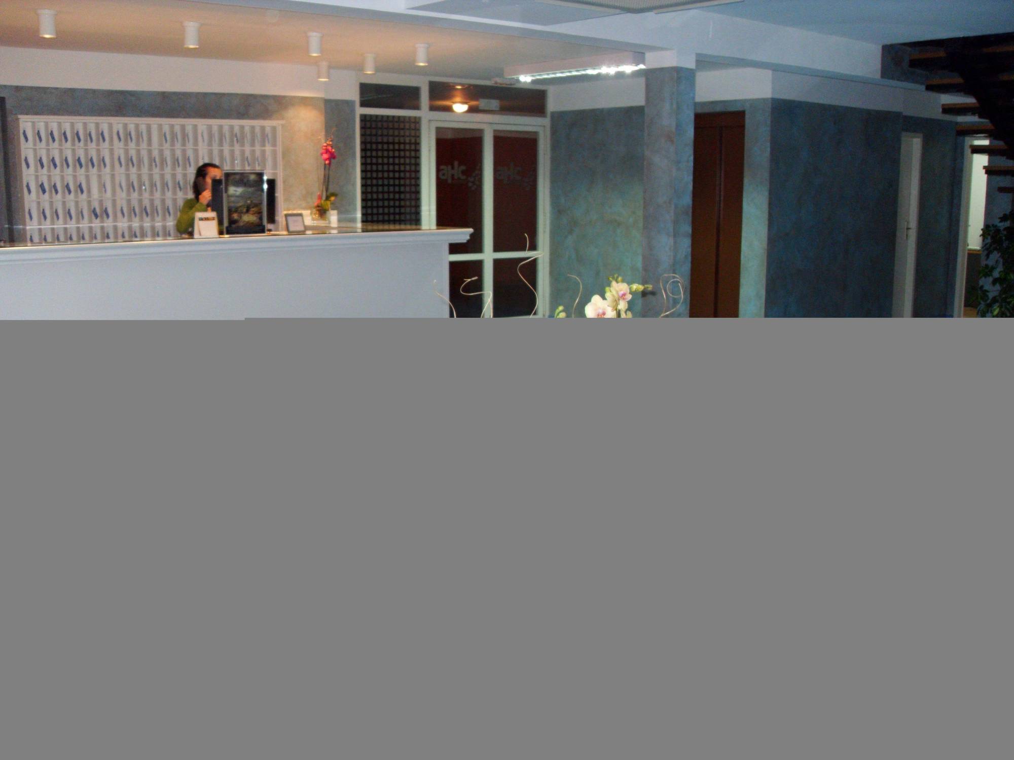Ahc Hoteles Caces Extérieur photo
