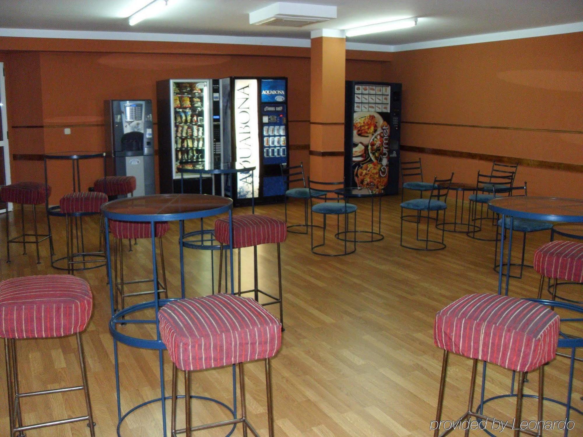 Ahc Hoteles Caces Restaurant photo